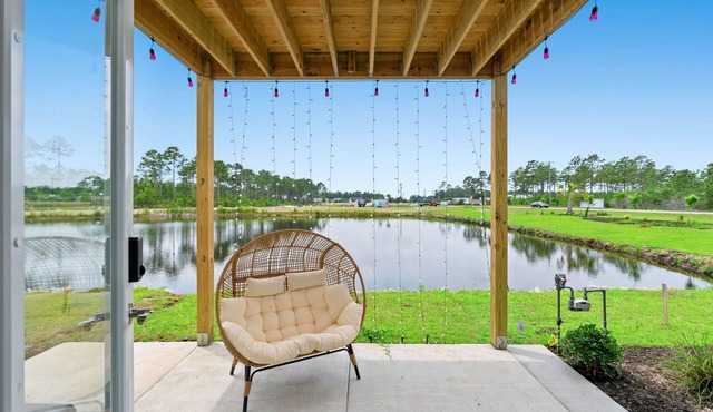 Serene waterfront retreat-Near golf Beach Barefoot