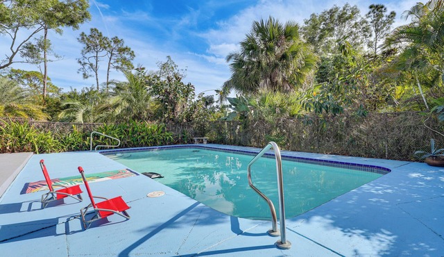 Serene West Palm Beach Gem: Outdoor Entertainment!