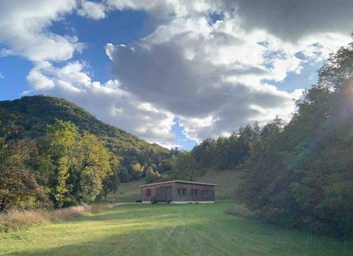 Serene Wilderness Getaway for 15 next to a historic castle