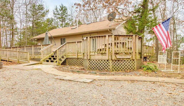 Serene Yellville Retreat w/Hot Tub on 85 Acres