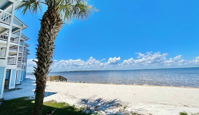 Serenita Ora: Quiet Waterfront Unit with 2 Kayaks!