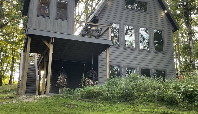 SereniTree Cabin - Modern Rustic Getaway tucked in the trees