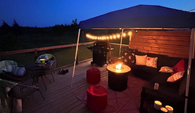 Serenity 2 Rm cottage. Beautiful views, Fire pit, 5 min walk to the beach!