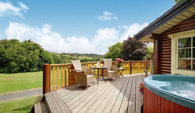 Serenity - 5 Star - Pet Friendly - Hot Tub - Scandinavian Log Cabin