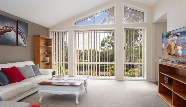 Serenity, 7 Mulloway Place - Peaceful house with air con Netflix & WIFI