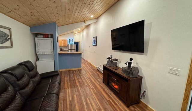 Serenity Adventures - Sunnyside Bunkhouse