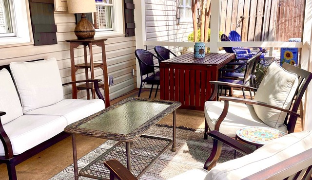 Serenity Amid it All. Dog friendly PET FEE, WiFi, outdoor shower, grill