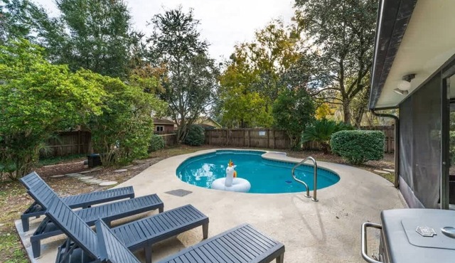 "Serenity at Chatwood" Pool, Grill