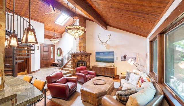 Serenity at Dollar Point - Luxury 4BR Close to Lake Tahoe Beaches