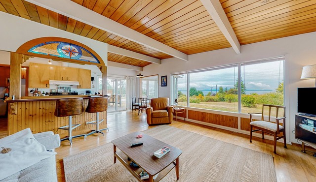 Serenity at the Sound | House in Coupeville with ocean views, fireplace, firepit