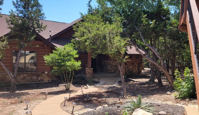 Serenity At The Wooded Bliss Cabin of Lake Travis