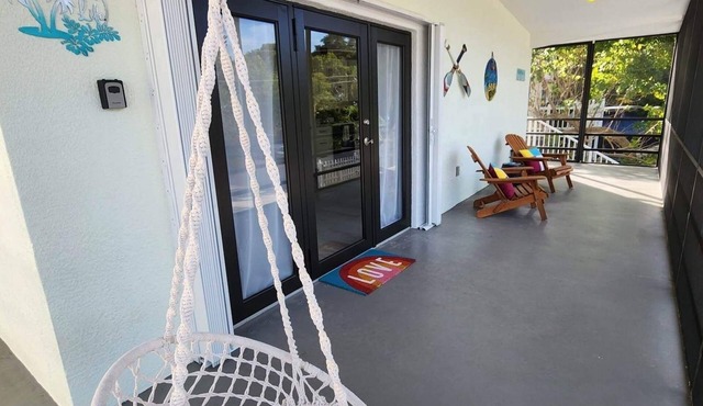 Serenity Beach House - 2 blocks from Harry Harris Park/Beach/Ocean/Boat ramp