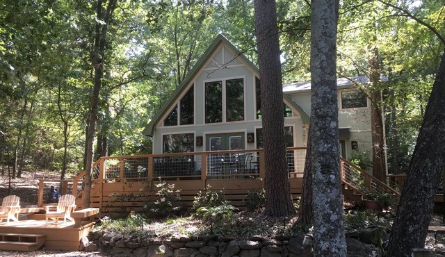 Serenity. Beautiful Lake Cypress Springs Cabin with Boat Slip.