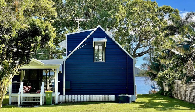 Serenity by the Sea: Island Waterfront Oasis