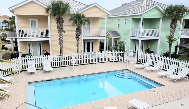 "SERENITY by the SEA", Pool ,short walk to the beach !