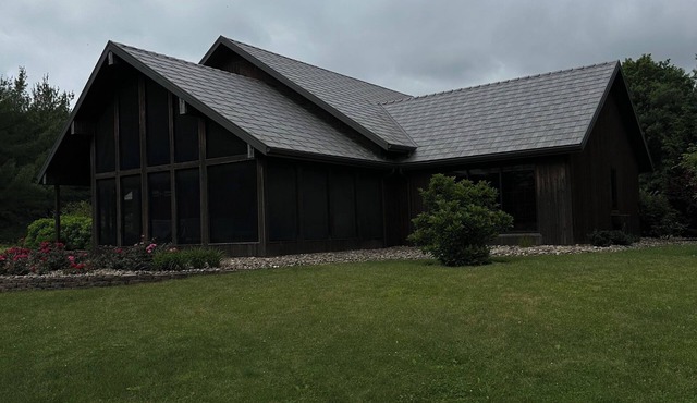 Serenity by The Pond is a spacious 3 bedroom only 5 minutes from Atwood Lake.