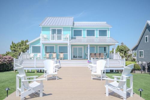 Serenity by the Sea by Oak Island Accommodations