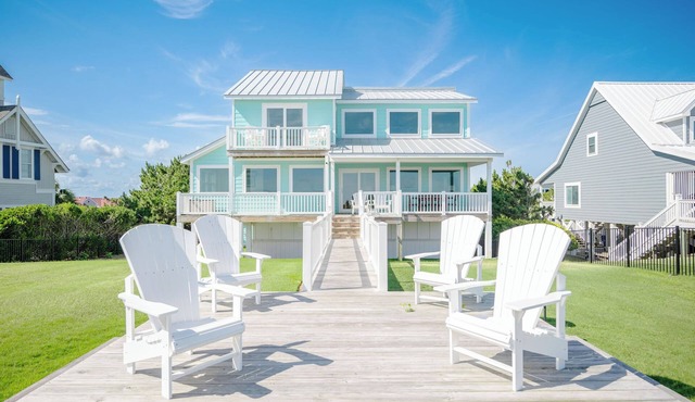 Serenity by the Sea: Nostalgic Oceanfront Home with Room for the Whole Family