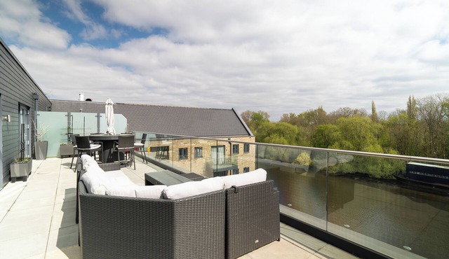 Serenity by the Water 3 bedroom London