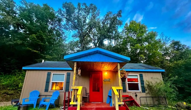 Serenity Cabin. 100 ac. Stream. Pond. Viroqua 2 mi