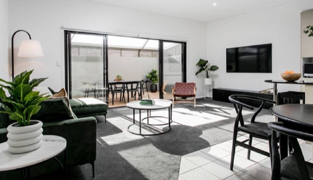 SERENITY - Close to the City & The Parade