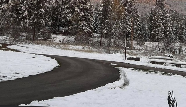 Serenity cottage in the Mission Mountains . 15 mins from Flathead lake .