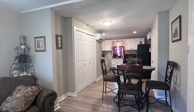 Serenity Cottage: Near Downtown Knoxville & UT