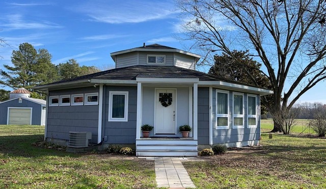 Serenity Cottage: Central to state parks, historic towns, MD & VA beaches