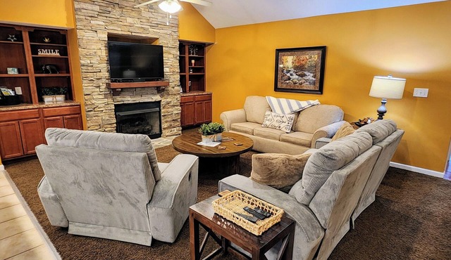 Serenity Cove #327- Your Peaceful Retreat in the Heart of Pigeon Forge