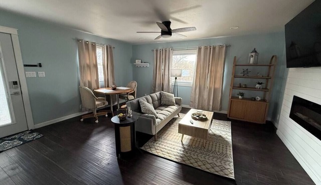 Serenity Dream House. Peaceful 3 bedroom house with fenced backyard.