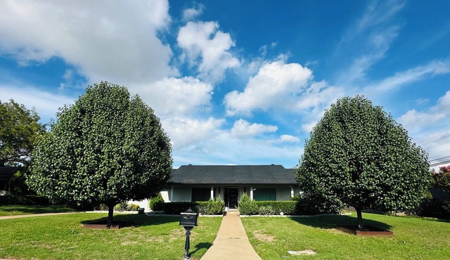 Serenity Family Home with Large Backyard
