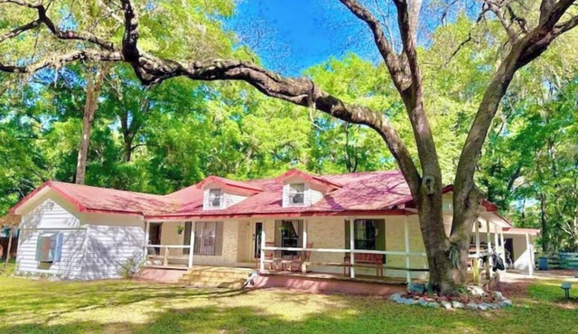 Serenity Farmhouse near Florida Springs Game Room + Fire Pit