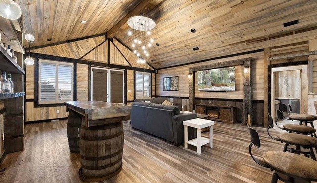 Serenity found in this large, lodge-style 4-bedroom house surrounded by nature