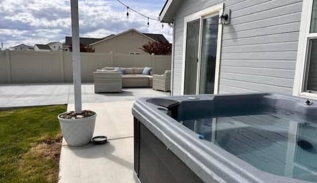 Serenity Haven Retreat: 4BR + HOT TUB