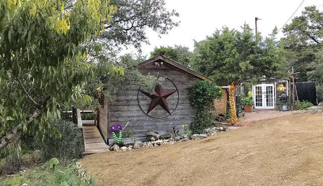 Serenity Hill B n B - Private Country Cottage on the Scenic Devils Backbone