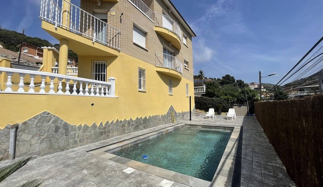 Serenity Home: Nature, Jacuzzi & Parking in Cubelles