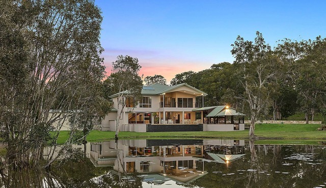 Serenity - Home on Acreage Surrounded By Noosa National Park