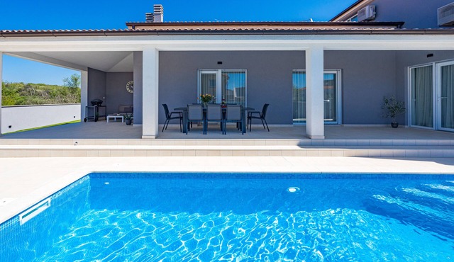 Serenity Home Villa Tea with heated pool and pyrolysis salt water