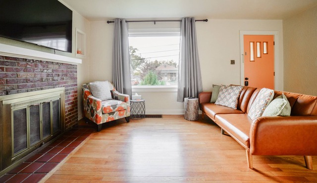Serenity House near Hospitals University and Downtown Cape - Fast Wifi