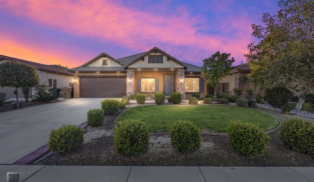 Serenity House nSpacious 4-bedroom house in perfect Bakersfield with AC