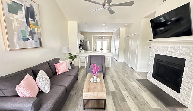 Serenity in Heart of DFW w/PRIVATE parking & KING Bed ⭑ Min. from DFW Airport +