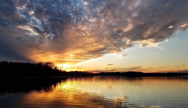 Serenity in the Country and Lake yet Close to Everything