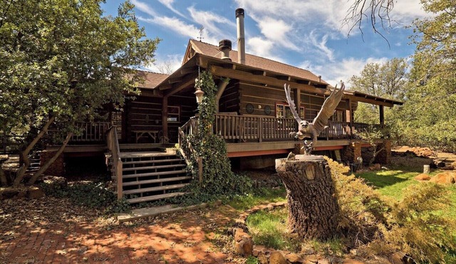 Serenity in the Woods - Beautiful Log Cabin on 2 acres with AC & WiFi & Xbox