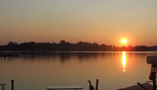 Serenity Lakefront Home on Techumseh Island - Sleeps 6, 2BR, 1.5Bath, Boat Dock