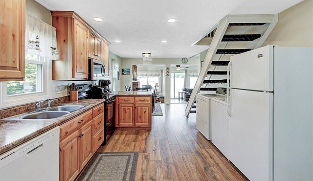 Serenity Lakefront Home on Techumseh Island - Sleeps 6, 2BR, 1.5Bath, Boat Dock