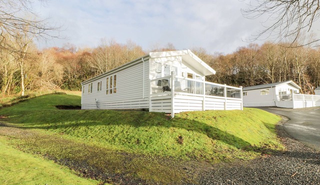 SERENITY LODGE, family friendly, with a garden in Wemyss Bay