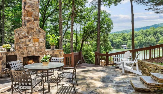 Serenity Lodge on Lake Lure - Luxury Lakefront, Outdoor Fireplace, sleeps 10