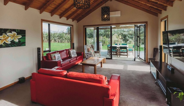 Serenity Lodge with River Views