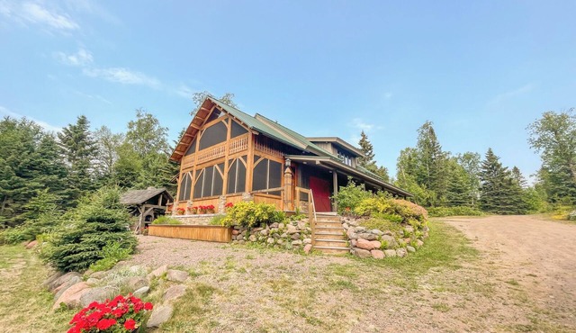 Serenity Loft - Lake Superior - Lutsen - Cascade Vacation Rentals