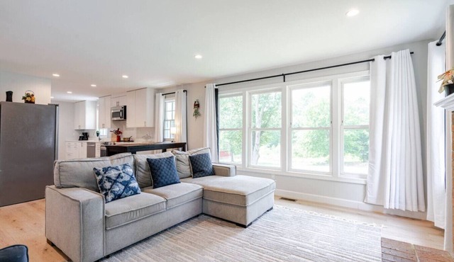 Serenity: Lush 2BR Gem, on 1 acre Silver Spring